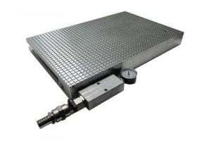 Vacuum chuck with grid pattern